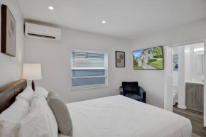 Beach Isles Modern Studio Apartment in Fort Lauderdale with Patio
